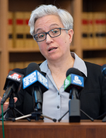 俄勒冈州州长蒂娜·科泰克周日表示,俄勒冈州“无需军事干预”。